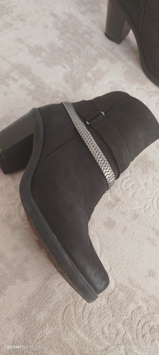 Siyah Süet Tokalı Topuklu Bot - Görsel 2