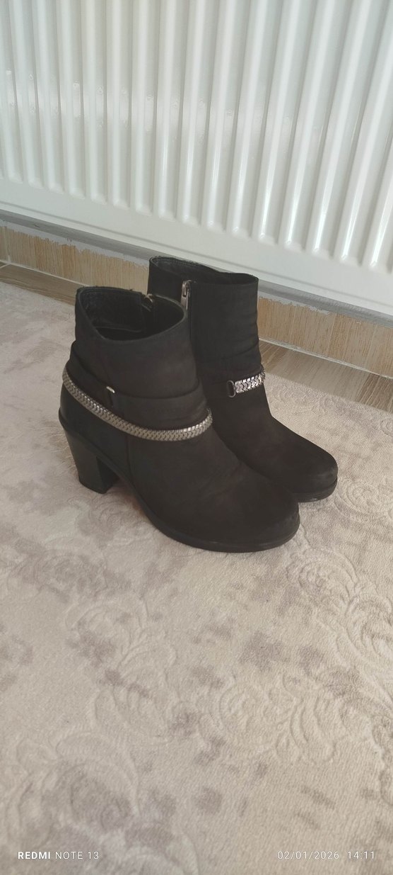 Siyah Süet Tokalı Topuklu Bot - Görsel 4