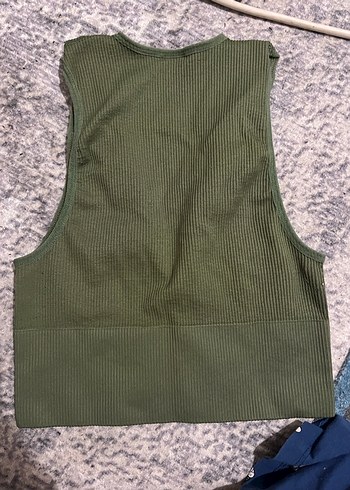 V yaka, kolsuz kadın - Görsel 2