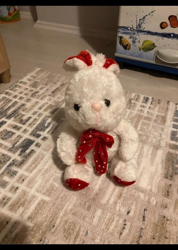 Kırmızı Kurdeleli Beyaz Peluş Oyuncak