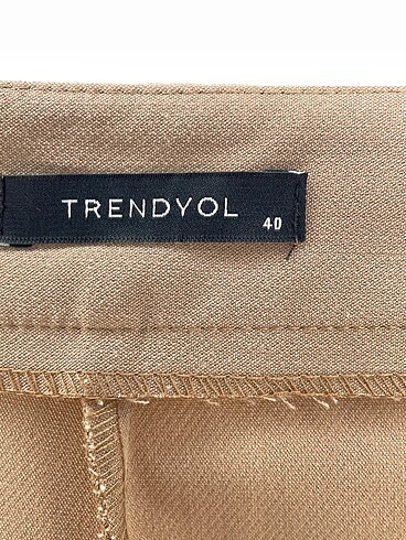 40 Beden çeşitli Renk Trendyol & Milla Düz Kesim %70 İndirimli.