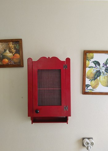 Kırmızı Ahşap Dolap - Görsel 2