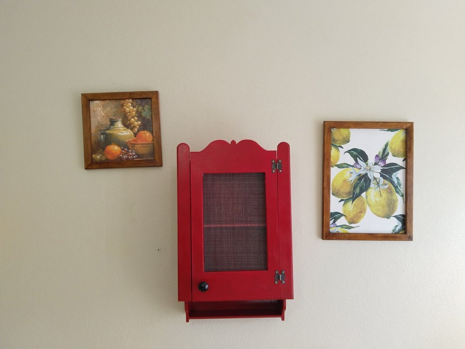 Kırmızı Ahşap Dolap - Görsel 3