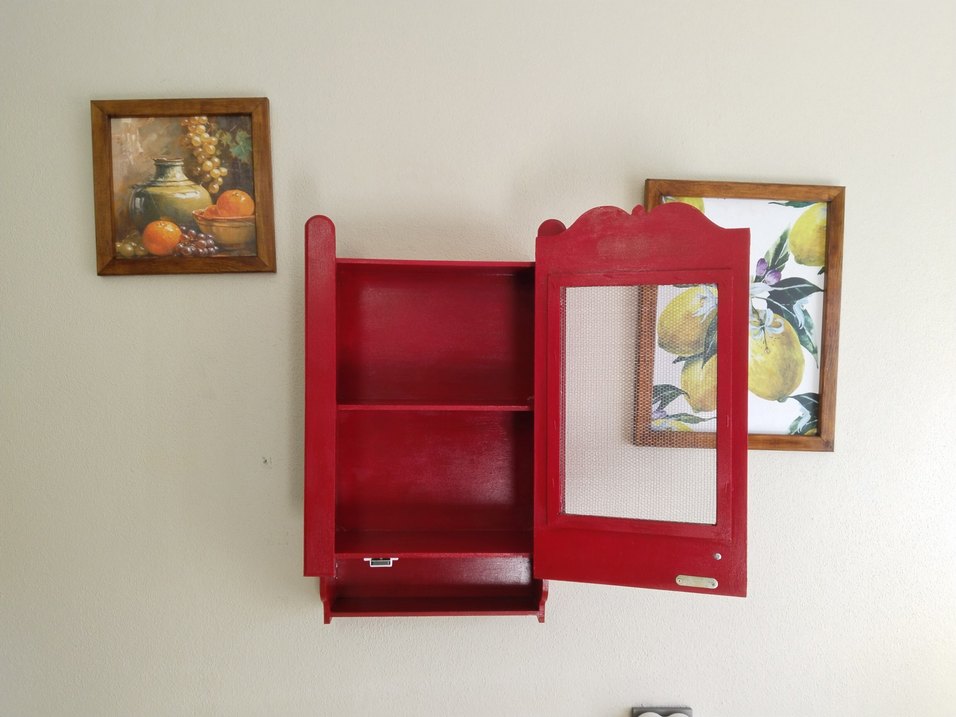 Kırmızı Ahşap Dolap - Görsel 5