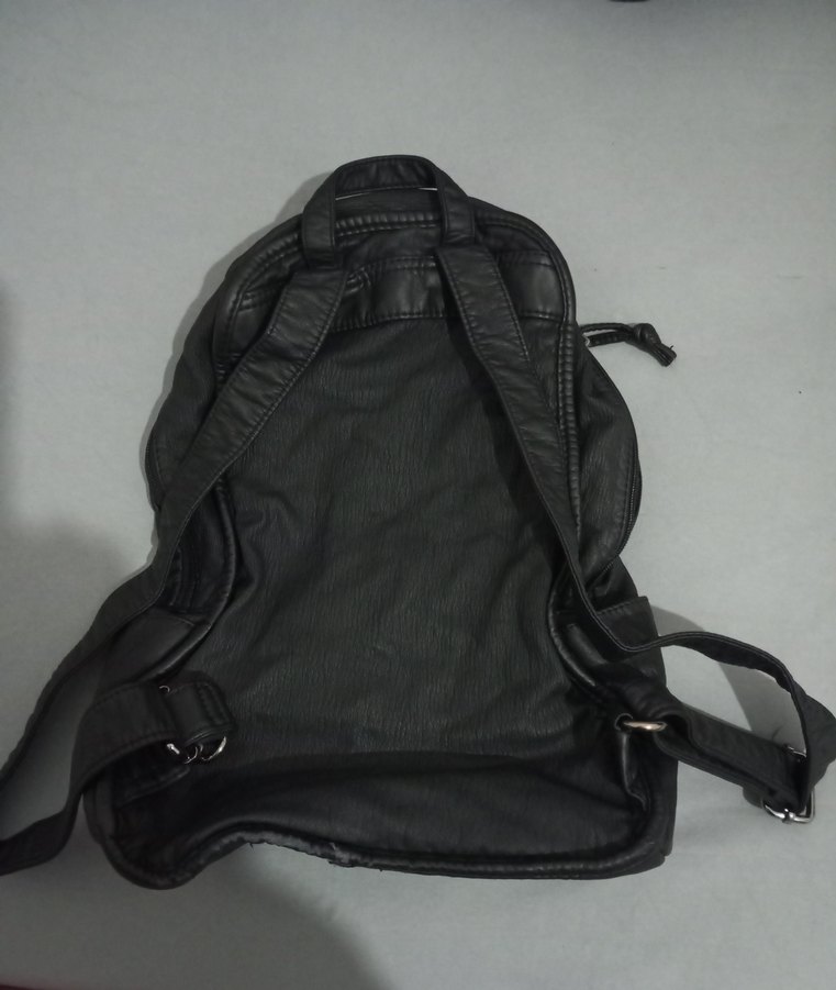 Siyah Deri Fermuarlı Biker Sırt Çantası - Görsel 3
