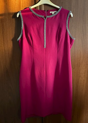 Pembe V Yakalı Midi Kolsuz Elbise