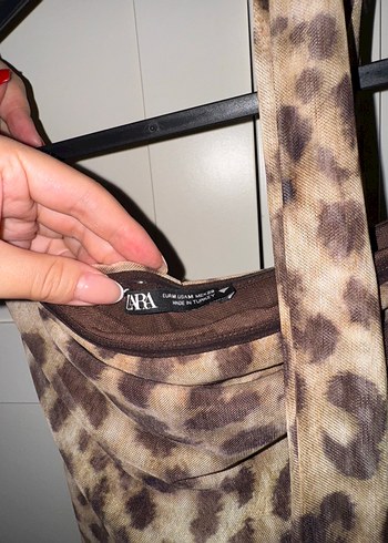 Zara tül boyun bağlama detaylı elbise