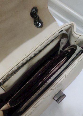 Bej Zincir Detaylı Deri Zebra Desenli Çanta - Görsel 4