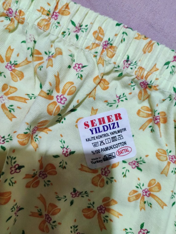 Çiçek Desenli Sarı 44 beden İç Çamaşırı - Görsel 2