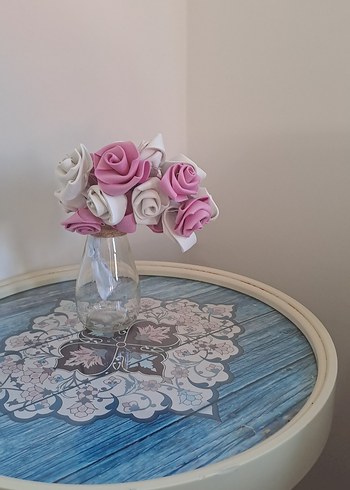 pembe beyaz pastel Gül buketi ve Bohem Can vazosu ile