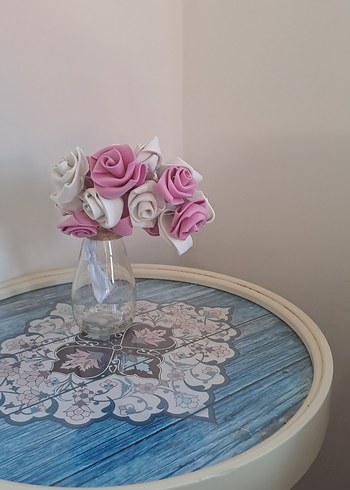 Ikea pembe beyaz pastel Gül buketi ve Bohem Can vazosu ile