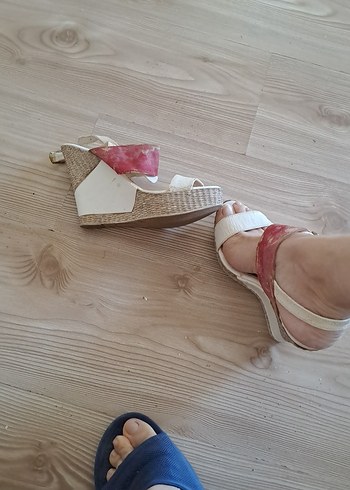 37 Beden beyaz Renk beyaz ve kırmızı uyumu dolgu topuk sıfır ayakkabı