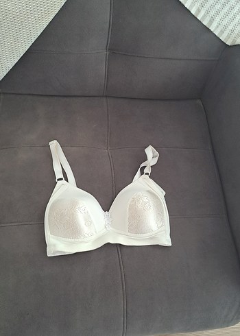 kullanıldı bilginiz olsun Beyaz Minimalist Sütyen