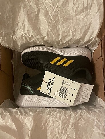 25 Beden siyah Renk Adidas spor ayakkabi