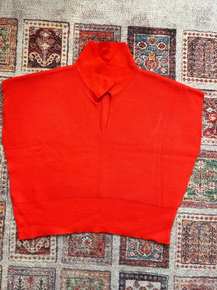 Kırmızı Yakalı Kadın Triko Kazak - Görsel 2