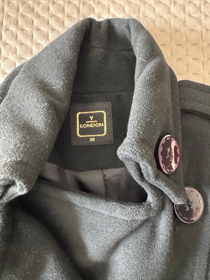 Çift Düğmeli Siyah Kaban - Görsel 3