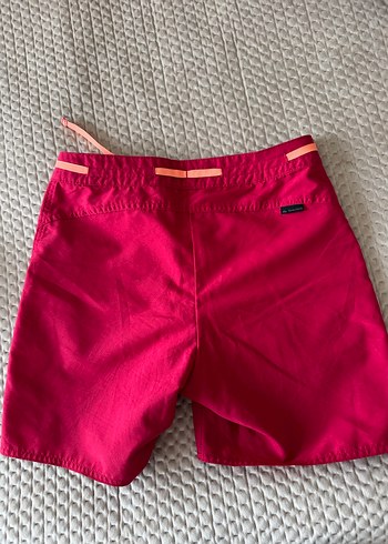 Kırmızı Kemer Detaylı Salaş Şort - Görsel 2