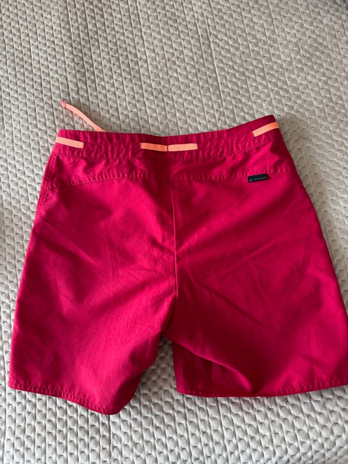 Kırmızı Kemer Detaylı Salaş Şort - Görsel 2