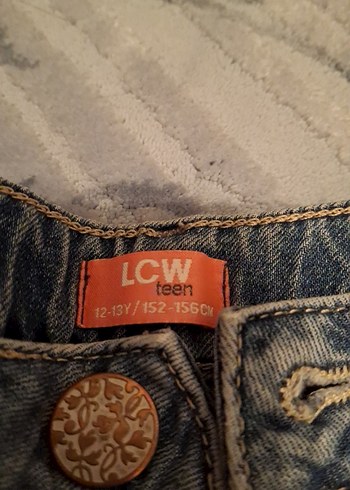 Nakışlı Gri Mini Kot Şort - Görsel 2