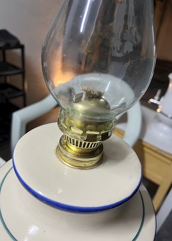 Diğer Yaprak Desenli Beyaz Gaz Lambası