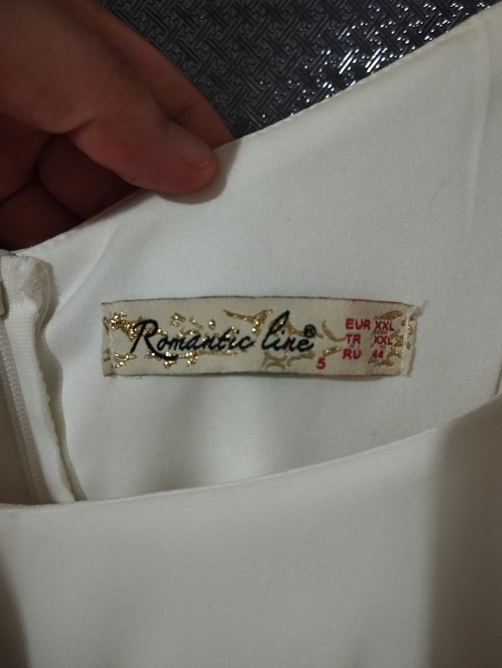 Beyaz Askılı Midi Elbisesi - Görsel 4