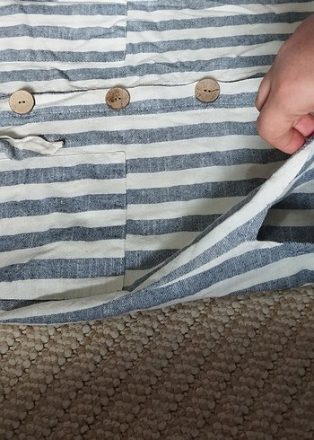 Düğmeli Çizgili Keten Elbise - Görsel 3