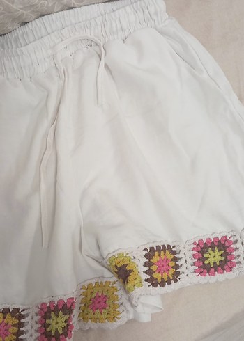 Nakışlı Beyaz Mini Bohem Şort - Görsel 2