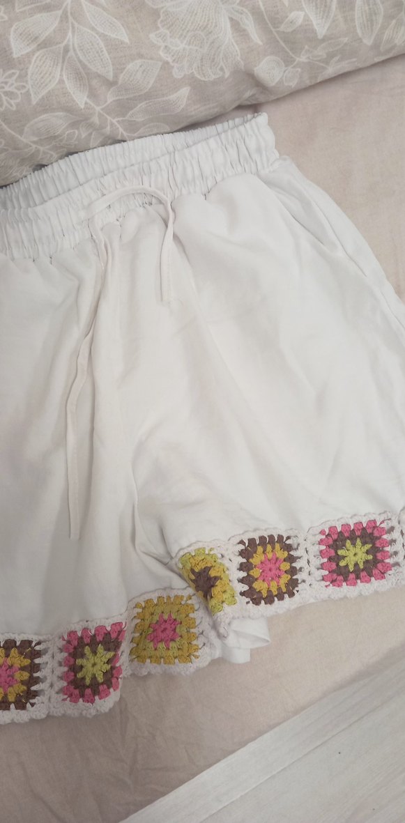 Nakışlı Beyaz Mini Bohem Şort - Görsel 2