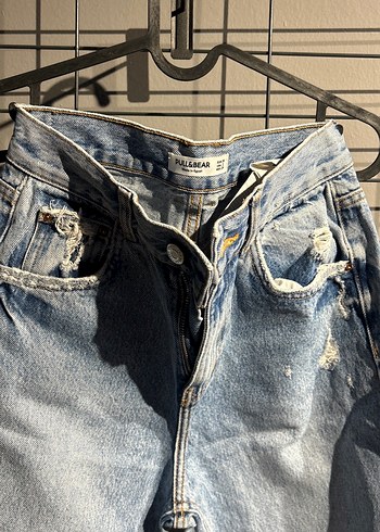 Pull and Bear Gevşek Kesim Kemerli Midi Boy Denim Kadın Jean