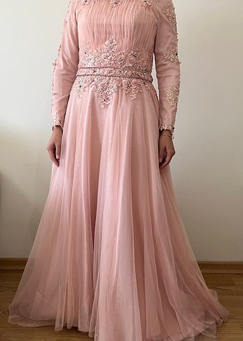 Pembe İşlemeli Uzun Kollu Abiye Elbise