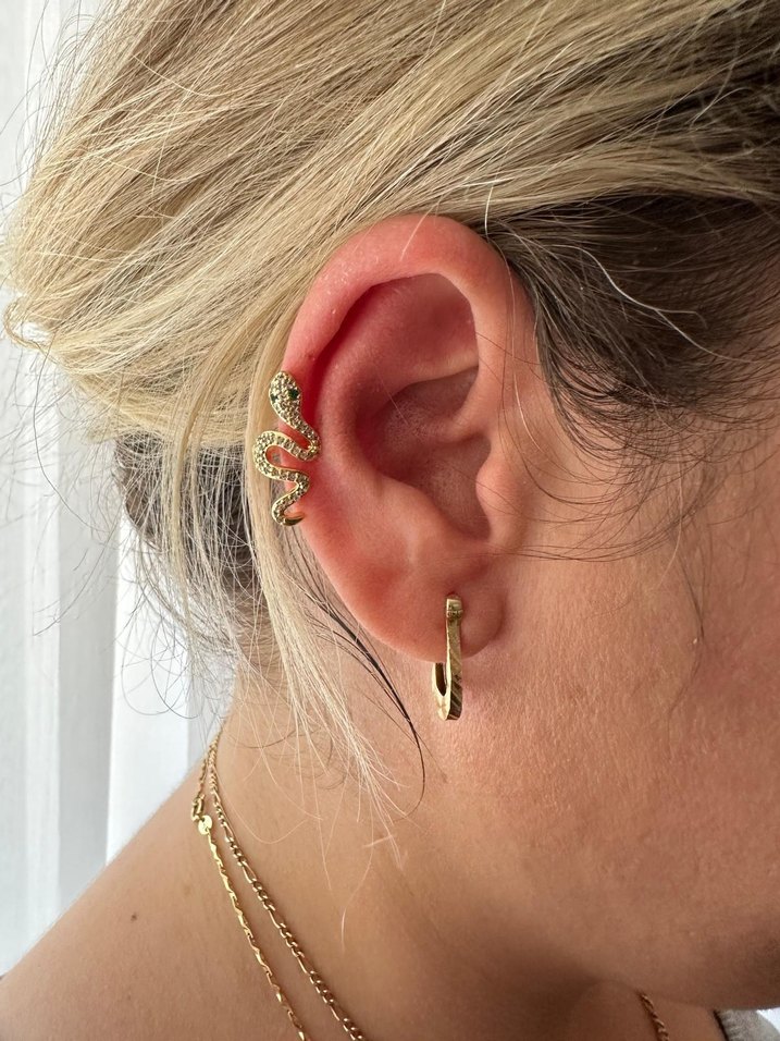 Altın Renkli Yılan Desenli Payetli Kadın Kulak Earcuff - Görsel 4
