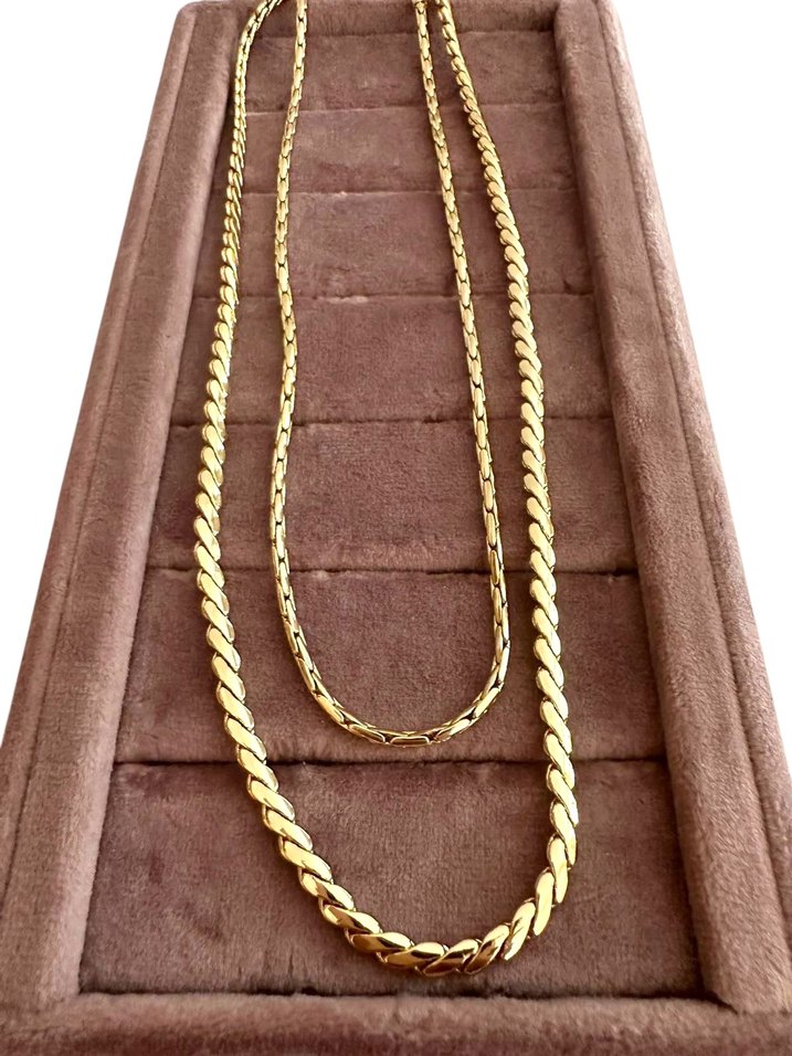 Altın Renkli Minimalist Kadın Kolye - Görsel 2