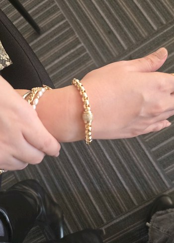 Zincir Detaylı Parlak Altın Kadın Bileklik - Görsel 2