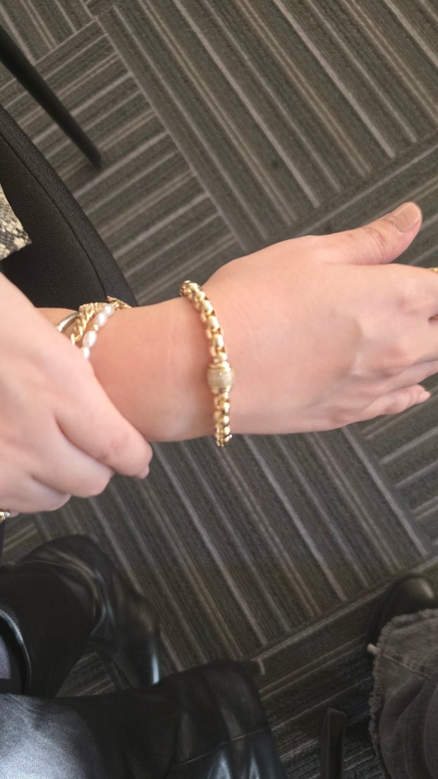 Zincir Detaylı Parlak Altın Kadın Bileklik - Görsel 2