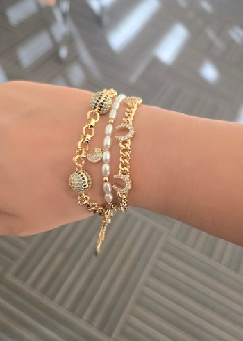 Zincir Detaylı Altın Renkli Kadın Bileklik - Görsel 2