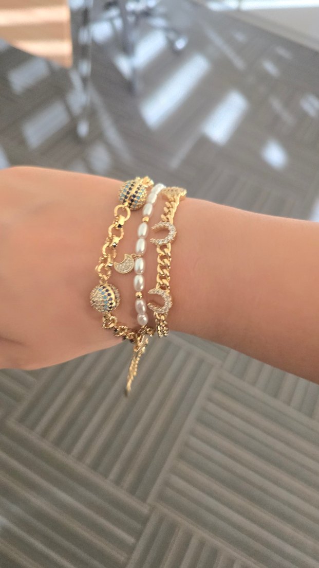 Zincir Detaylı Altın Renkli Kadın Bileklik - Görsel 2