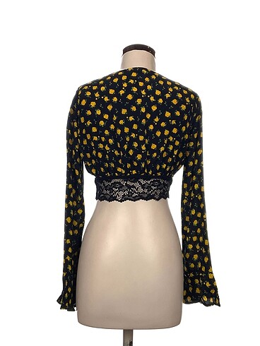 m Beden Bershka Bluz %70 İndirimli.