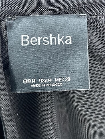 m Beden siyah Renk Bershka Kısa Elbise %70 İndirimli.
