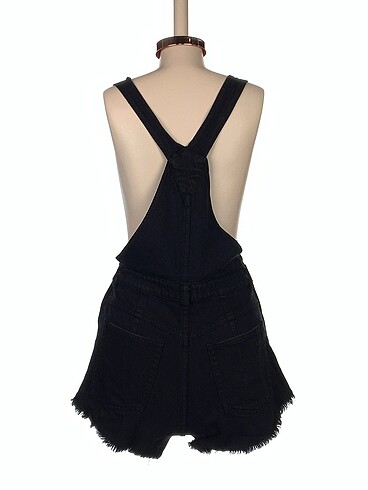 m Beden Pull and Bear Kısa Tulum %70 İndirimli.