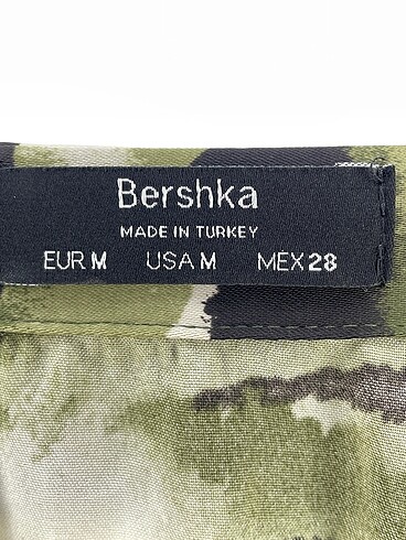 m Beden çeşitli Renk Bershka Gömlek %70 İndirimli.