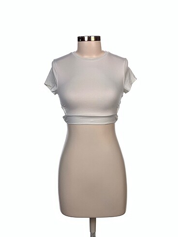 Bershka T-shirt %70 İndirimli.