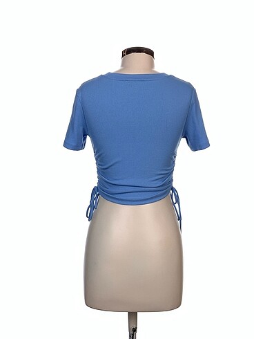 m Beden Zara T-shirt %70 İndirimli.