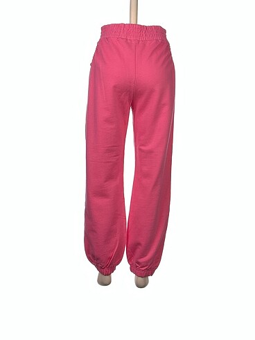 m Beden Bershka Eşofman Altı %70 İndirimli.