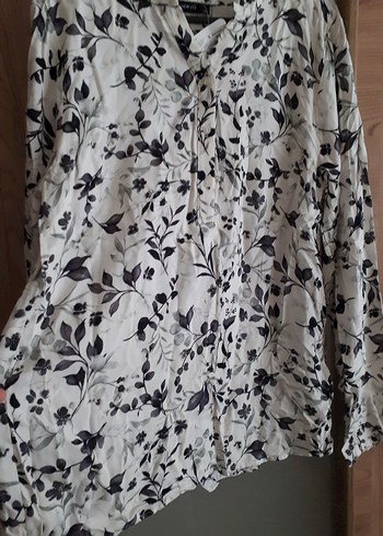 LCW sıfır etiketli Gri Desenli V Yaka Uzun Kollu Bluz - Görsel 3