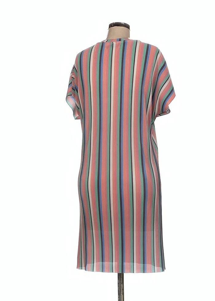 Bershka Kısa Elbise %70 İndirimli. - Görsel 3