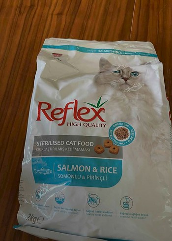 Reflex Somonlu ve Pirinçli Kısırlaştırılmış Kedi Maması 2kg