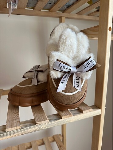 Ugg Ugg terlik