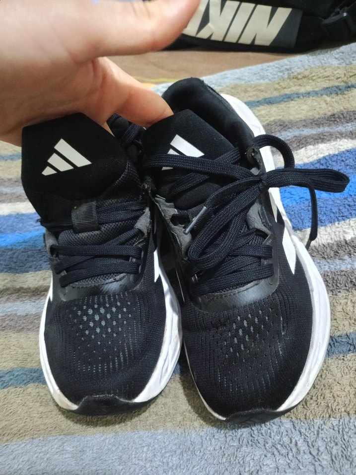 orjinal Adidas Siyah-Beyaz Spor Ayakkabı — görsel 4/9