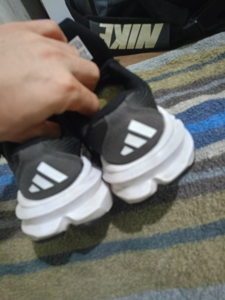 orjinal Adidas Siyah-Beyaz Spor Ayakkabı — görsel 2/9