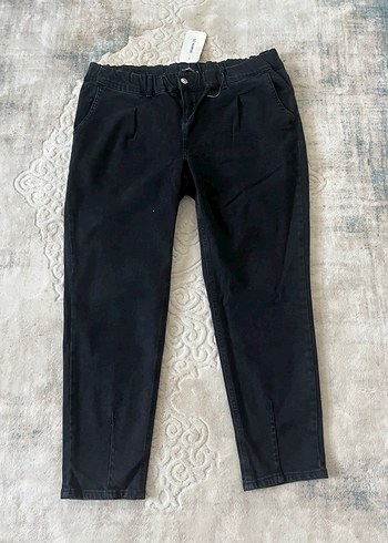 Kadın Siyah Kemerli Bol Kesim Kot Pantolon